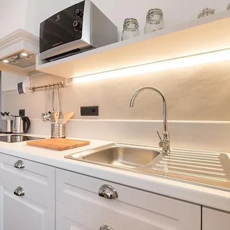 Charming Attic Niche Apartment *