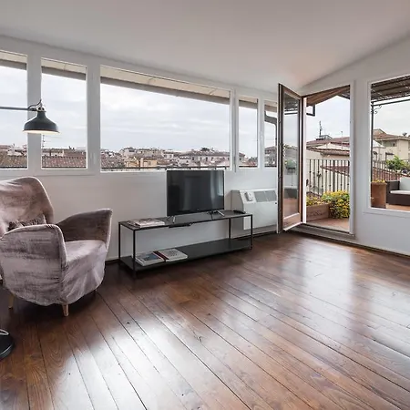 Charming Attic Niche Apartment *
