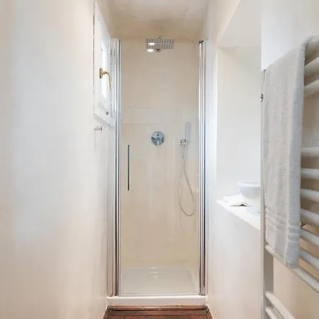 Charming Attic Niche Apartment *