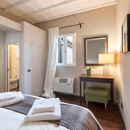 Charming Attic Niche Apartment Florence